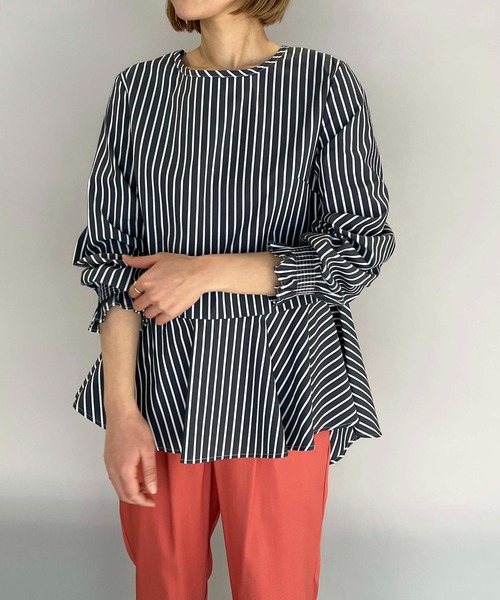 PICCIN（ピッチン）の「袖シャーリング裾フレアブラウス（シャツ/ブラウス・レディース・ネイビー/ホワイト系その他/ブルー系その他・M）」の6枚目の写真