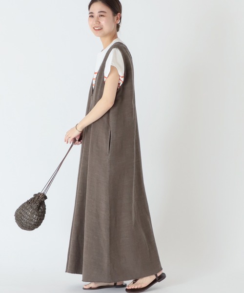 JOURNAL STANDARD relume(ジャーナルスタンダード レリューム)の「リネンコットンカットオフVネックワンピース(ワンピース・レディース・カーキ・FREE)」の4枚目の写真