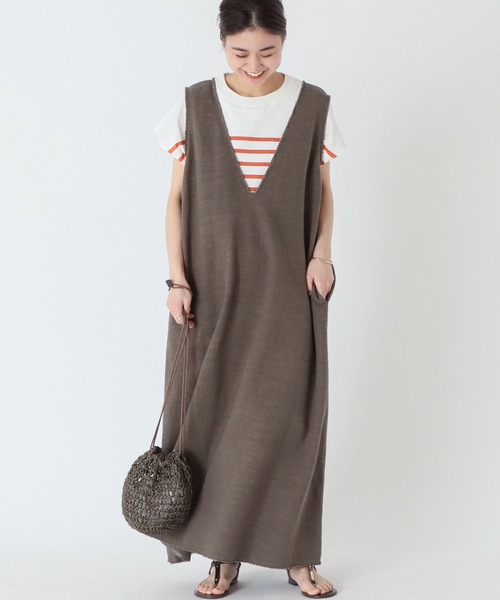 JOURNAL STANDARD relume(ジャーナルスタンダード レリューム)の「リネンコットンカットオフVネックワンピース(ワンピース・レディース・カーキ・FREE)」の2枚目の写真