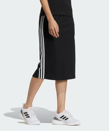 adidas（アディダス）の「スリムフィット スリットスカート