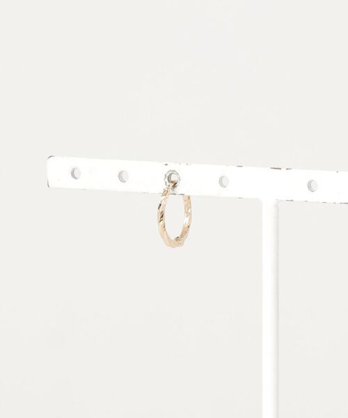 MARIA BLACK（マリアブラック）の「MARIA BLACK(マリアブラック) DC Huggie 10mm ピアス（ピアス（片耳用）・レディース・ゴールド・F）」の2枚目の写真