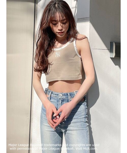 GYDA(ジェイダ)の「GYDA×MLBロゴバインダーデザインビスチェ(タンクトップ・レディース・チャコールグレー/ベージュ/オフホワイト・FREE)」の7枚目の写真