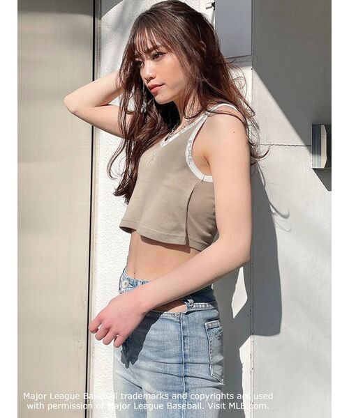 GYDA(ジェイダ)の「GYDA×MLBロゴバインダーデザインビスチェ(タンクトップ・レディース・チャコールグレー/ベージュ/オフホワイト・FREE)」の10枚目の写真