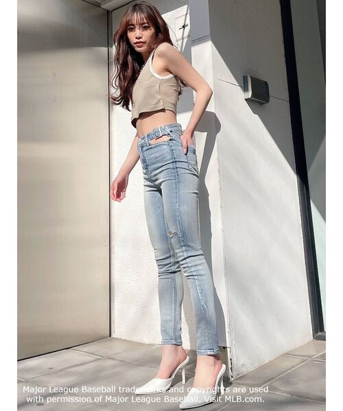 GYDA(ジェイダ)の「GYDA×MLBロゴバインダーデザインビスチェ(タンクトップ・レディース・チャコールグレー/ベージュ/オフホワイト・FREE)」の13枚目の写真