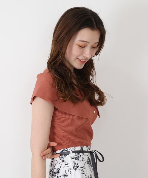 ASTORIA ODIER(アストリアオディール)の「バーサーカラー センターパールプルオーバー(ニット/セーター・レディース・ホワイト/ブラック/ブラウン/マジェンタ/オレンジ・MEDIUM)」の9枚目の写真