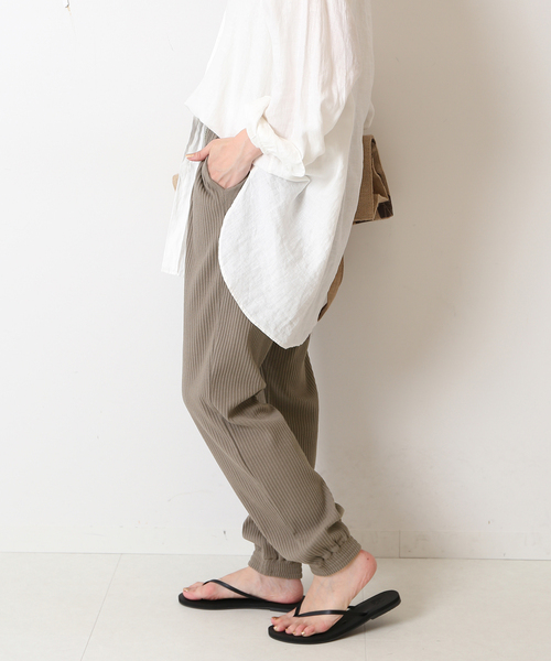 SLOBE IENA(スローブイエナ)の「プリーツリブイージーパンツ(その他パンツ・レディース・チャコールグレー/ブラック・FREE)」の16枚目の写真