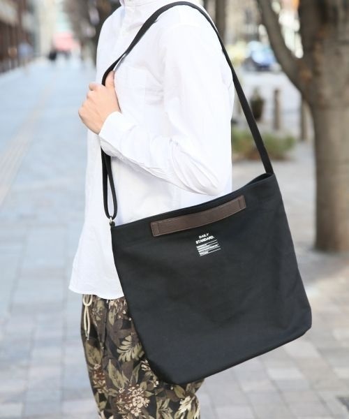 RAGEBLUE（レイジブルー）の「＜3WAY仕様＞キャンバスショルダーバッグ/561182（ショルダーバッグ・メンズ・オリーブ/ネイビー/ホワイト/ブラック・FREE）」の3枚目の写真