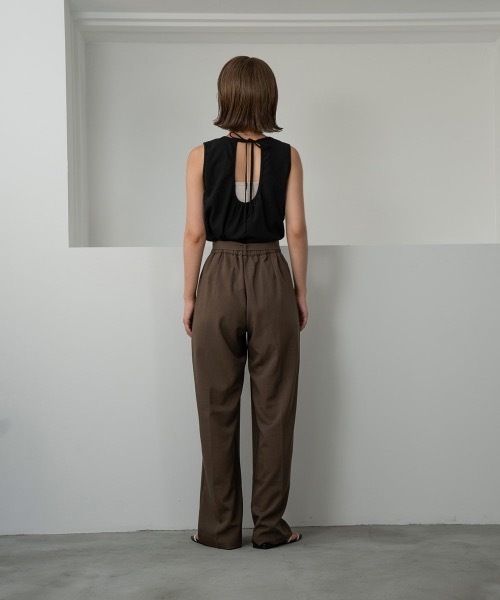 lawgy（ラウジー）の「tuck straight belt set pants / タックストレートベルトセットパンツ（その他パンツ・レディース・ブラウン・FREE）」の4枚目の写真