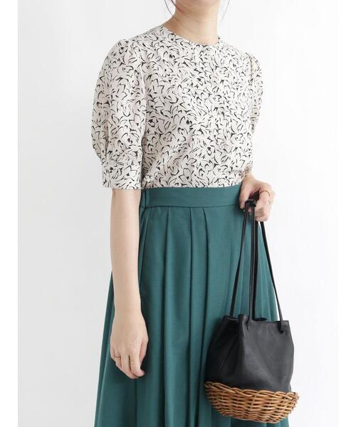 Te chichi(テチチ)の「デシンラインアートプリントブラウス(シャツ/ブラウス・レディース・ベージュ/ネイビー/グリーン・フリ-)」の4枚目の写真