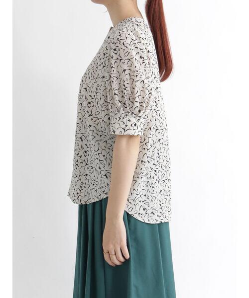 Te chichi(テチチ)の「デシンラインアートプリントブラウス(シャツ/ブラウス・レディース・ベージュ/ネイビー/グリーン・フリ-)」の8枚目の写真