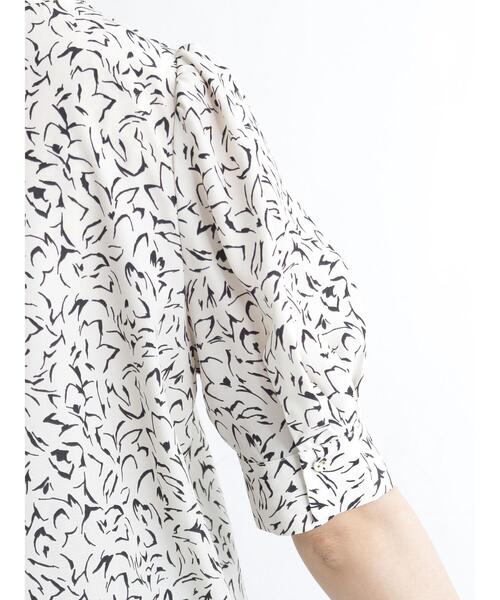 Te chichi(テチチ)の「デシンラインアートプリントブラウス(シャツ/ブラウス・レディース・ベージュ/ネイビー/グリーン・フリ-)」の11枚目の写真