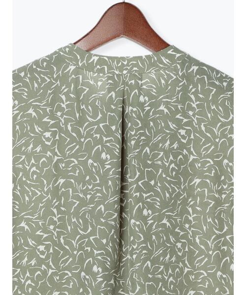 Te chichi(テチチ)の「デシンラインアートプリントブラウス(シャツ/ブラウス・レディース・ベージュ/ネイビー/グリーン・フリ-)」の20枚目の写真