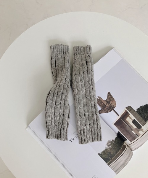 AS KNOW AS plus（アズノゥアズプラス）の「リブ・ケーブル編み バリエ豊富な☆アームウォーマー（アームカバー・レディース・チャコールグレー/グレー/ホワイト系/ブラック系/ブラック/アイボリー/イエロー/オレンジ/ピンク/ブルー/グリーン/パープル/ライトイエロー・FREE）」の15枚目の写真