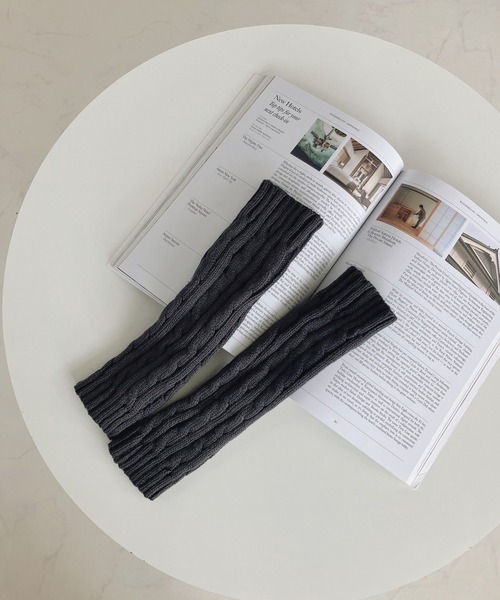 AS KNOW AS plus（アズノゥアズプラス）の「リブ・ケーブル編み バリエ豊富な☆アームウォーマー（アームカバー・レディース・チャコールグレー/グレー/ホワイト系/ブラック系/ブラック/アイボリー/イエロー/オレンジ/ピンク/ブルー/グリーン/パープル/ライトイエロー・FREE）」の17枚目の写真