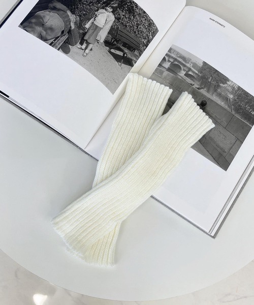 AS KNOW AS plus（アズノゥアズプラス）の「リブ・ケーブル編み バリエ豊富な☆アームウォーマー（アームカバー・レディース・チャコールグレー/グレー/ホワイト系/ブラック系/ブラック/アイボリー/イエロー/オレンジ/ピンク/ブルー/グリーン/パープル/ライトイエロー・FREE）」の18枚目の写真