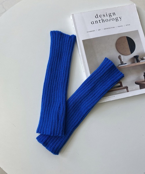 AS KNOW AS plus（アズノゥアズプラス）の「リブ・ケーブル編み バリエ豊富な☆アームウォーマー（アームカバー・レディース・チャコールグレー/グレー/ホワイト系/ブラック系/ブラック/アイボリー/イエロー/オレンジ/ピンク/ブルー/グリーン/パープル/ライトイエロー・FREE）」の22枚目の写真