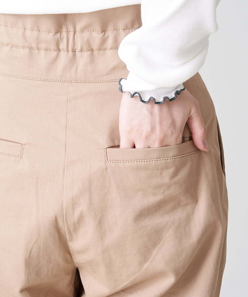 A de a.v.v(アードアー・ヴェ・ヴェ)の「ベルト付きハイウエストストレートパンツ(その他パンツ・レディース・ブラック/ベージュ・38/36)」の7枚目の写真