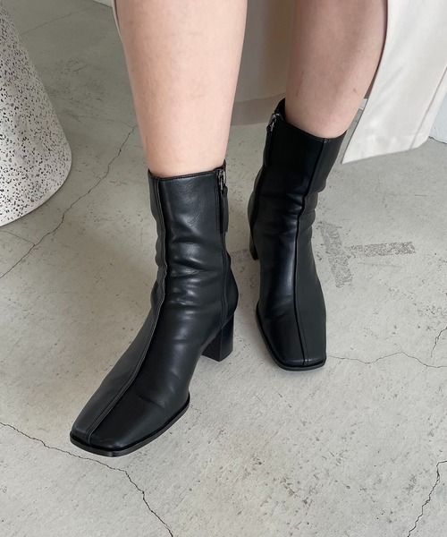 CAPRICIEUX LE'MAGE(カプリシューレマージュ)の「センターパイピングショートブーツ(ブーツ・レディース・ブラック/ブラウン/アイボリー・38/37)」の12枚目の写真