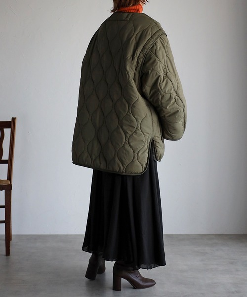 r.（アールドット）の「《4WAY》　タフタ×ボア キルティング ショートコート（ノーカラーコート・レディース・ベージュ/ブラック/アイボリー/カーキ・FREE）」の9枚目の写真