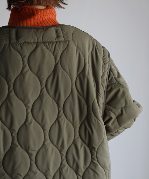 r.（アールドット）の「《4WAY》　タフタ×ボア キルティング ショートコート（ノーカラーコート・レディース・ベージュ/ブラック/アイボリー/カーキ・FREE）」の12枚目の写真