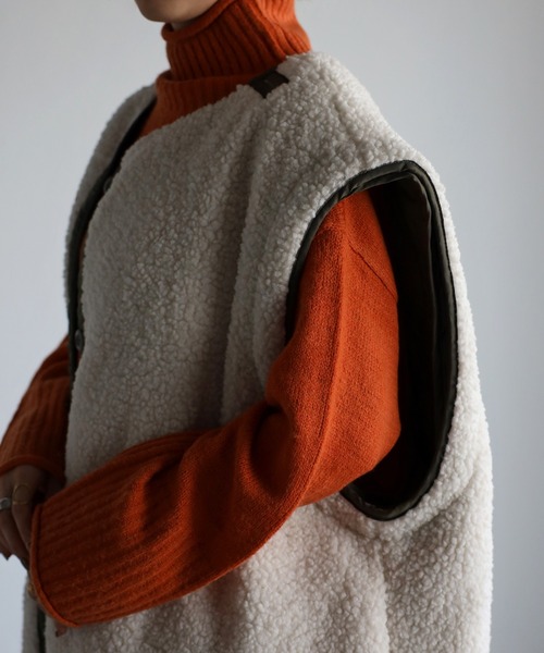 r.（アールドット）の「《4WAY》　タフタ×ボア キルティング ショートコート（ノーカラーコート・レディース・ベージュ/ブラック/アイボリー/カーキ・FREE）」の22枚目の写真