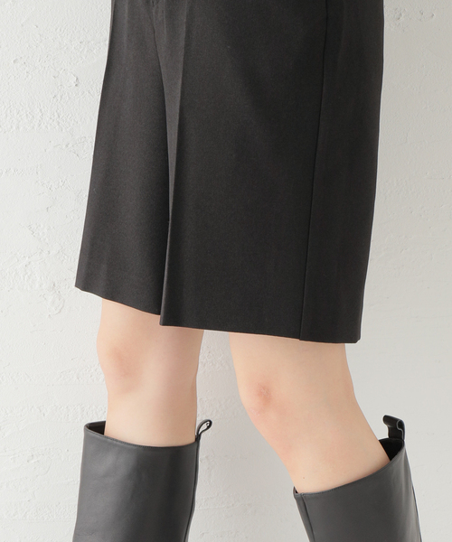 JOURNAL STANDARD relume（ジャーナルスタンダード　レリューム）の「ウォッシャブルサージストレッチハーフパンツ（その他パンツ・レディース・チャコールグレー/ブラック・FREE）」の9枚目の写真