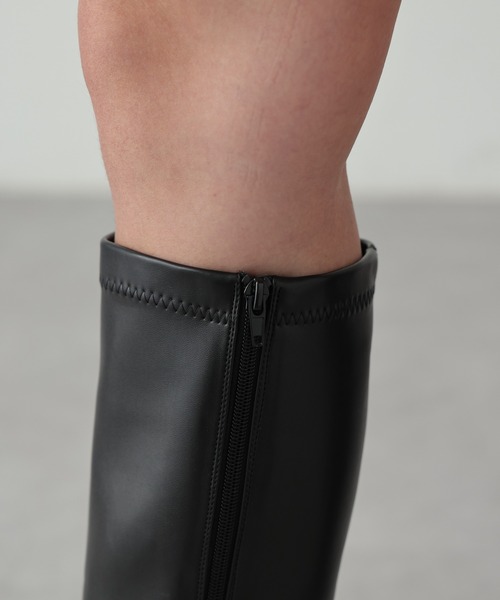 OUVRAGE CLASSE（ウヴラージュクラス）の「フラットソールロングブーツ（ブーツ・レディース・ブラック/ベージュ・MEDIUM/LARGE）」の15枚目の写真