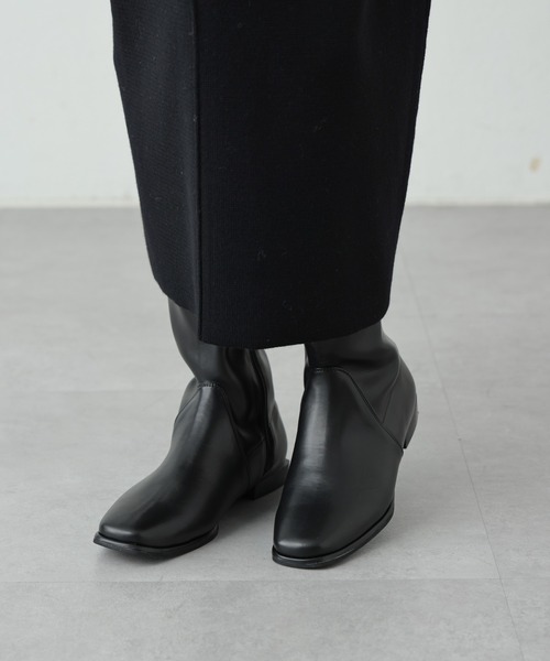 OUVRAGE CLASSE（ウヴラージュクラス）の「フラットソールロングブーツ（ブーツ・レディース・ブラック/ベージュ・MEDIUM/LARGE）」の11枚目の写真