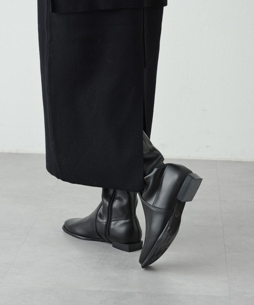 OUVRAGE CLASSE（ウヴラージュクラス）の「フラットソールロングブーツ（ブーツ・レディース・ブラック/ベージュ・MEDIUM/LARGE）」の12枚目の写真