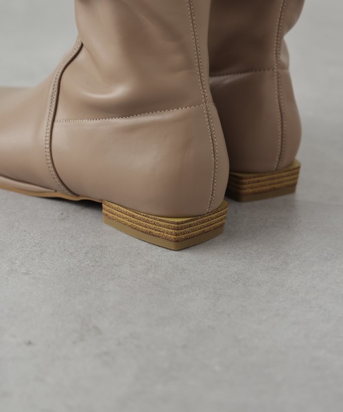 OUVRAGE CLASSE（ウヴラージュクラス）の「フラットソールロングブーツ（ブーツ・レディース・ブラック/ベージュ・MEDIUM/LARGE）」の8枚目の写真