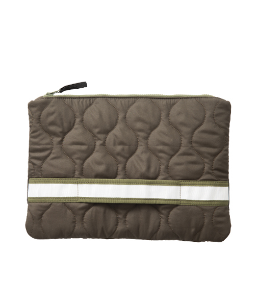 MILKFED.（ミルクフェド）の「【mini12月号掲載】QUILTED CLUTCH BAG　（クラッチバッグ/キルティング）（クラッチバッグ・レディース・オリーブ/ネイビー/オレンジ・ONE SIZE）」の2枚目の写真