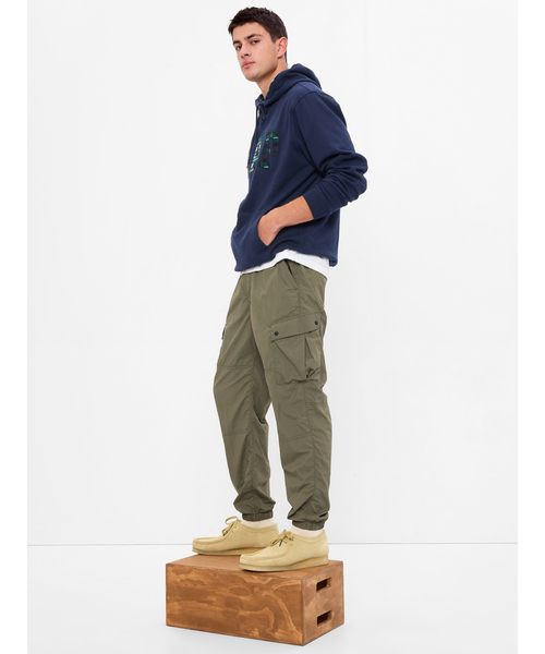 GAP（ギャップ）の「テック カーゴジョガーパンツ（カーゴパンツ・メンズ・ブラック/グリーン・XS/S/M/L/XL）」の4枚目の写真