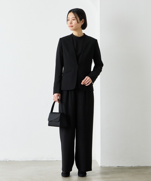 AIMER(エメ)の「【喪服・礼服・WEB限定】Vネックノーカラージャケット・プチハイネックブラウス・ワイドパンツ 3点セット ブラックフォーマルアンサンブル(スーツセット・レディース・ブラック・7号/9号/11号/13号/15号/17号)」の6枚目の写真