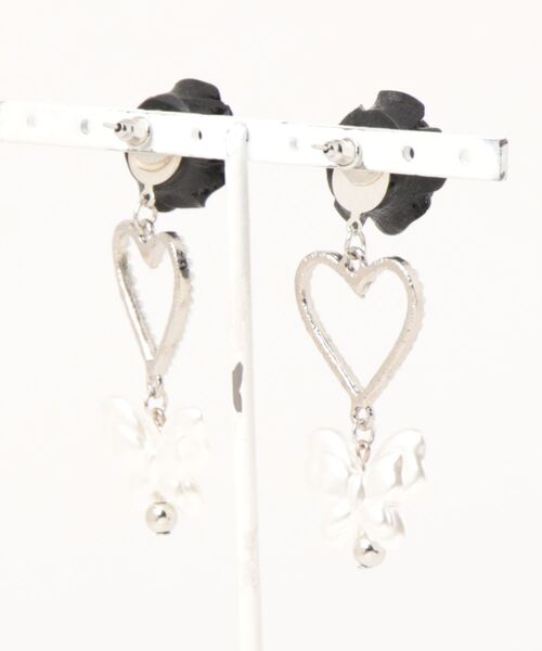 tone(トーン)の「【maru】Rose heart butterflyピアス(MA)(ピアス(両耳用)・レディース・ホワイト/ブラック・FREE)」の3枚目の写真