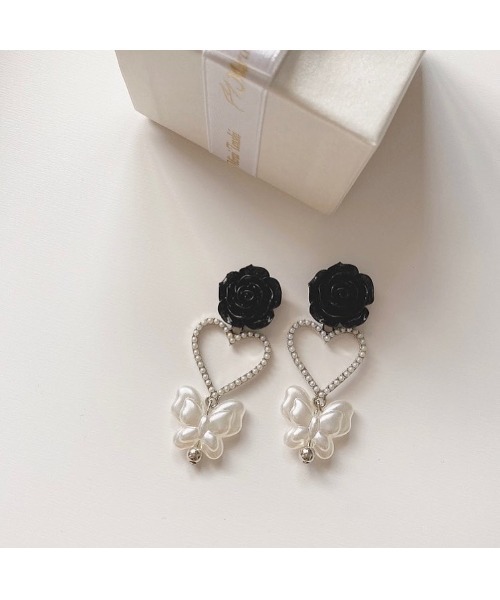 tone(トーン)の「【maru】Rose heart butterflyピアス(MA)(ピアス(両耳用)・レディース・ホワイト/ブラック・FREE)」の2枚目の写真