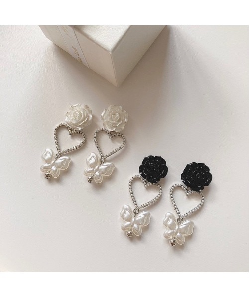 tone(トーン)の「【maru】Rose heart butterflyピアス(MA)(ピアス(両耳用)・レディース・ホワイト/ブラック・FREE)」の4枚目の写真