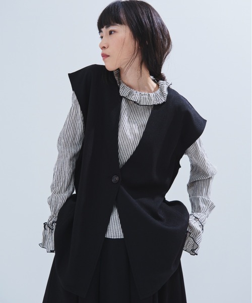 Libra Cue（リブラ キュー）の「ワンボタンベスト（ベスト・レディース・アイボリー/ブラック・FREE）」の2枚目の写真