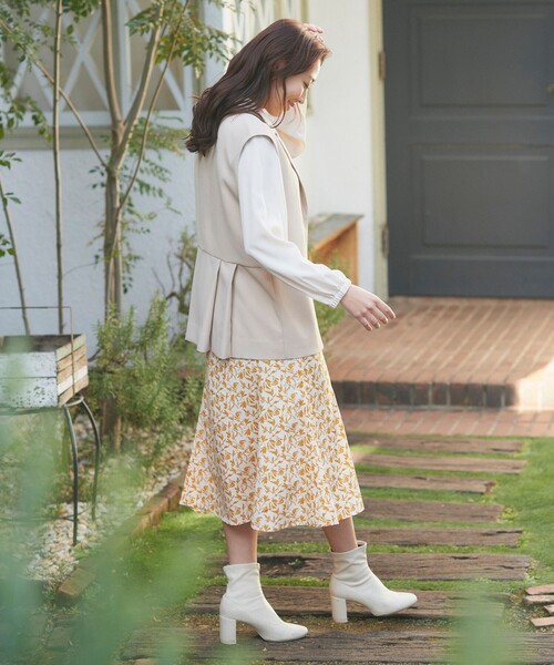 Feroux(フェルゥ)の「【洗える】バックペプラム ジレ(ベスト・レディース・ライトグレー系/ベージュ系・F)」の16枚目の写真