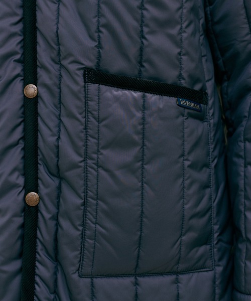 LAVENHAM（ラベンハム）の「VERTICAL QUILT DENHAM MENS / バーティカルキルト デンハム メンズ（その他アウター・メンズ・ベージュ系その他/ネイビー・S/M/L/XS）」の6枚目の写真