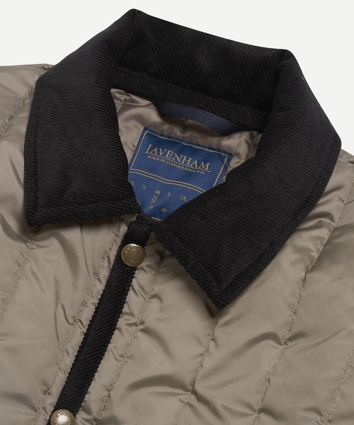 LAVENHAM（ラベンハム）の「VERTICAL QUILT DENHAM MENS / バーティカルキルト デンハム メンズ（その他アウター・メンズ・ベージュ系その他/ネイビー・S/M/L/XS）」の10枚目の写真