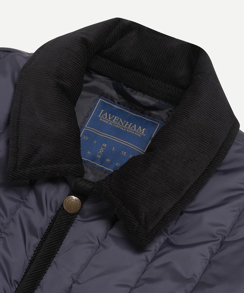 LAVENHAM（ラベンハム）の「VERTICAL QUILT DENHAM MENS / バーティカルキルト デンハム メンズ（その他アウター・メンズ・ベージュ系その他/ネイビー・S/M/L/XS）」の3枚目の写真
