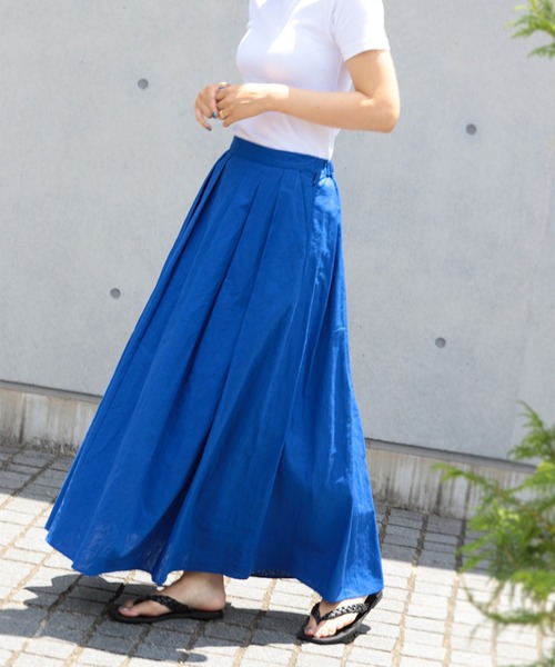 Ray BEAMS（レイビームス）の「Ray BEAMS / 綿麻 タック フレア スカート（スカート・レディース・ブラック/レッド/ブルー・1/0）」の2枚目の写真