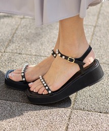 パールストラップ付き厚底サンダル