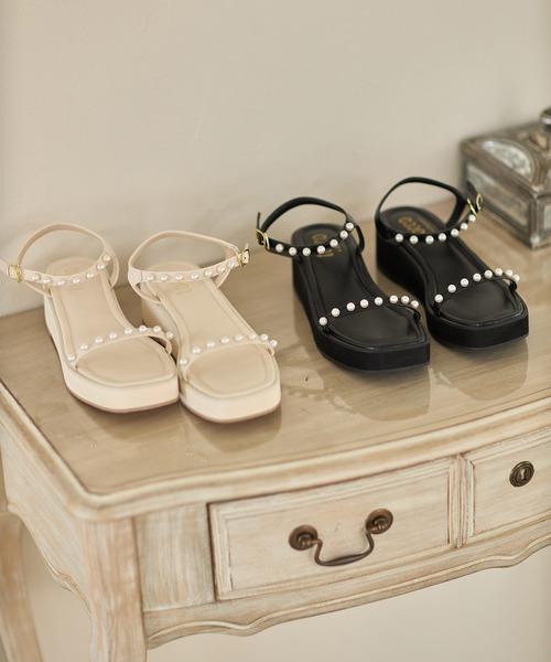 tocco closet（トッコ　クローゼット）の「パールストラップ付き厚底サンダル（サンダル・レディース・ブラック/アイボリー・L/S/M）」の12枚目の写真