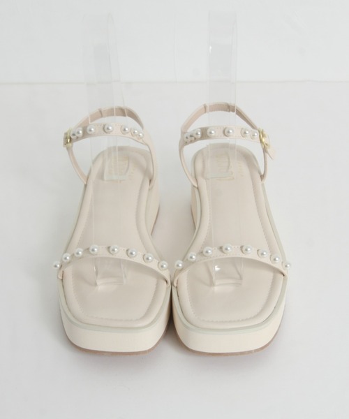 tocco closet（トッコ　クローゼット）の「パールストラップ付き厚底サンダル（サンダル・レディース・ブラック/アイボリー・L/S/M）」の10枚目の写真