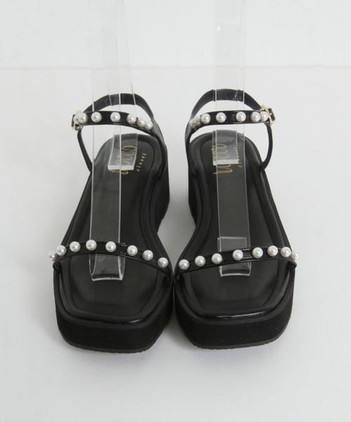tocco closet（トッコ　クローゼット）の「パールストラップ付き厚底サンダル（サンダル・レディース・ブラック/アイボリー・L/S/M）」の16枚目の写真