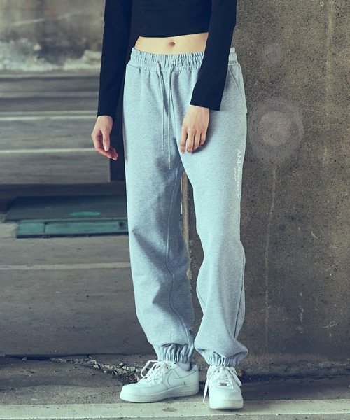 ANLIBERTY ANAP(アンリバティアナップ)の「ANLIBERTYベーシックロゴスウェットジョガーパンツ【ユニセックス】(スウェットパンツ・レディース・グレー/ブラック/ラベンダー・S/M)」の3枚目の写真