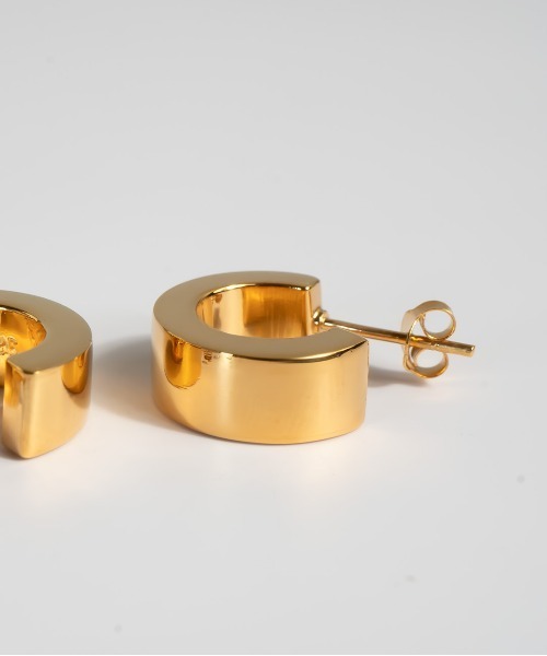 Ops.(オプス)の「フープピアス 金属アレルギー対応 ピアス シルバー925 ボリューム ピアスゴールド【CAPPIO カッピオ】(ピアス(両耳用)・レディース・シルバー/イエローゴールド/シルバー系その他/ゴールド系その他・ONE SIZE)」の9枚目の写真