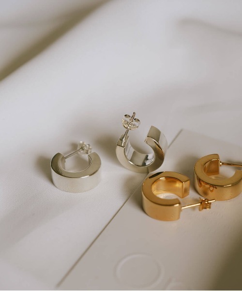 Ops.(オプス)の「フープピアス 金属アレルギー対応 ピアス シルバー925 ボリューム ピアスゴールド【CAPPIO カッピオ】(ピアス(両耳用)・レディース・シルバー/イエローゴールド/シルバー系その他/ゴールド系その他・ONE SIZE)」の7枚目の写真