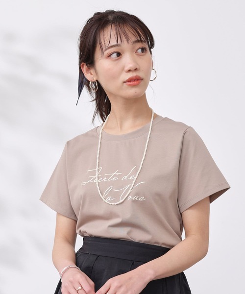 Chez toi(シェトワ)の「機能素材ラメロゴT(Tシャツ/カットソー・レディース・ブラック/グレイッシュベージュ/オフホワイト・FREE)」の8枚目の写真